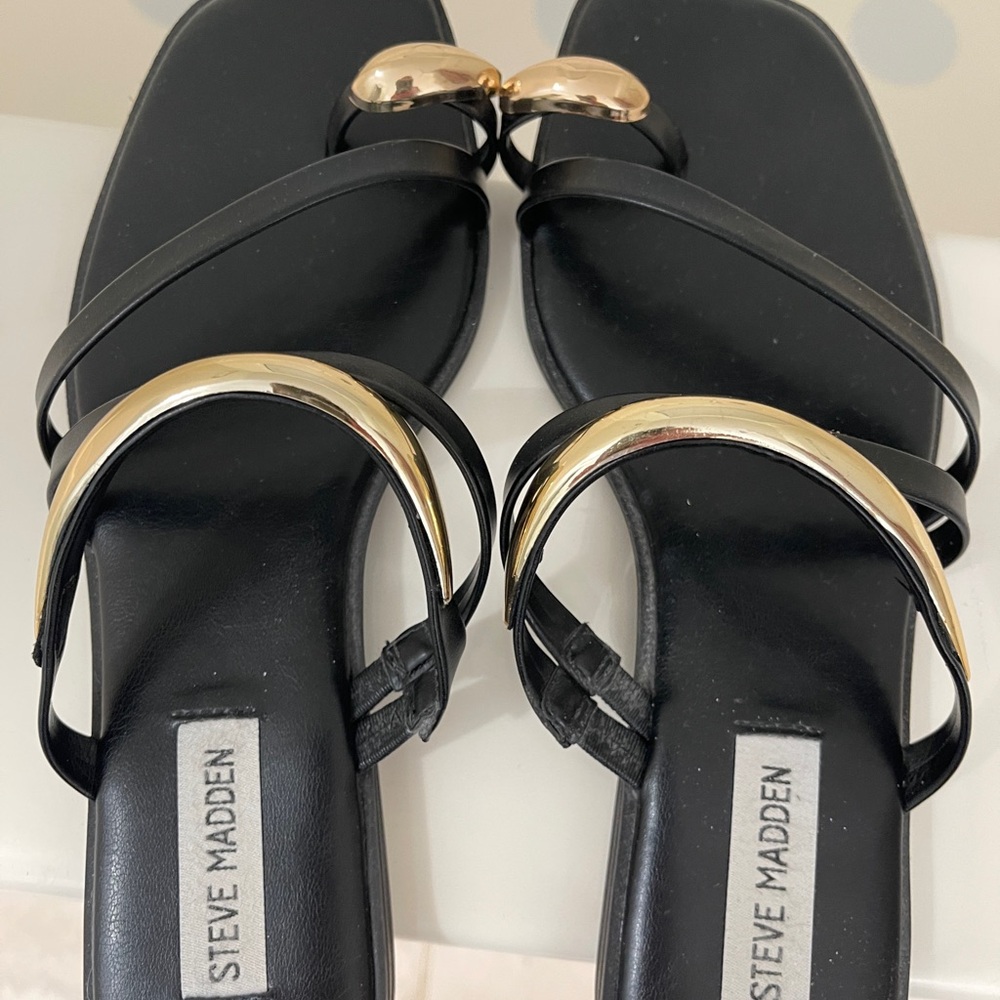 Steve Madden Sandals w Ring Toe